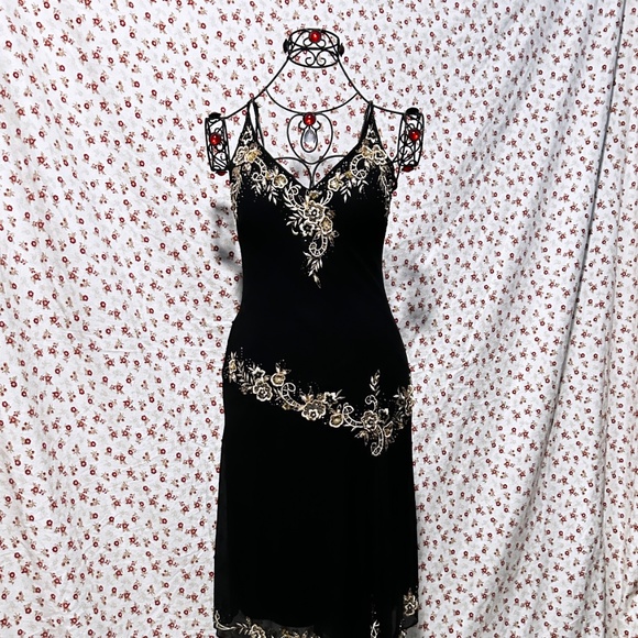 Cache Beaded Asymmetrical Dress with Flowers - Picture 3 of 7